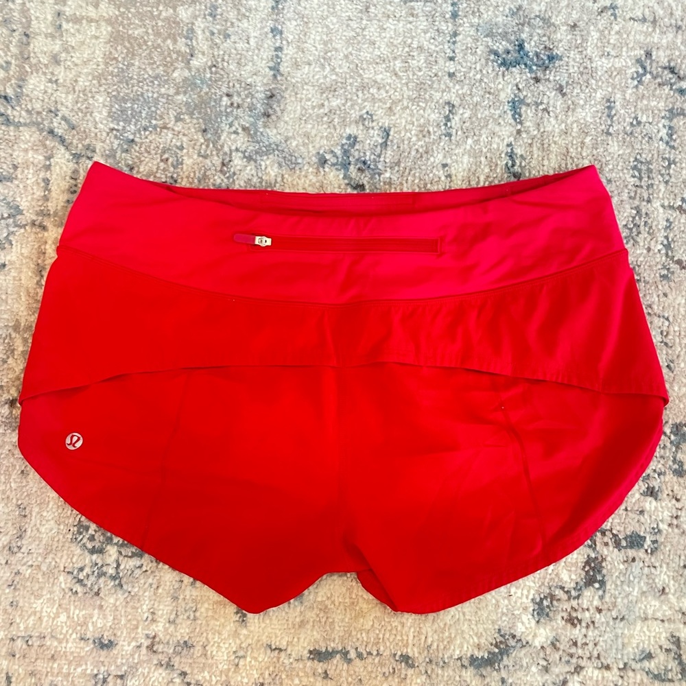 Lululemon 2.5 inch shorts size 6